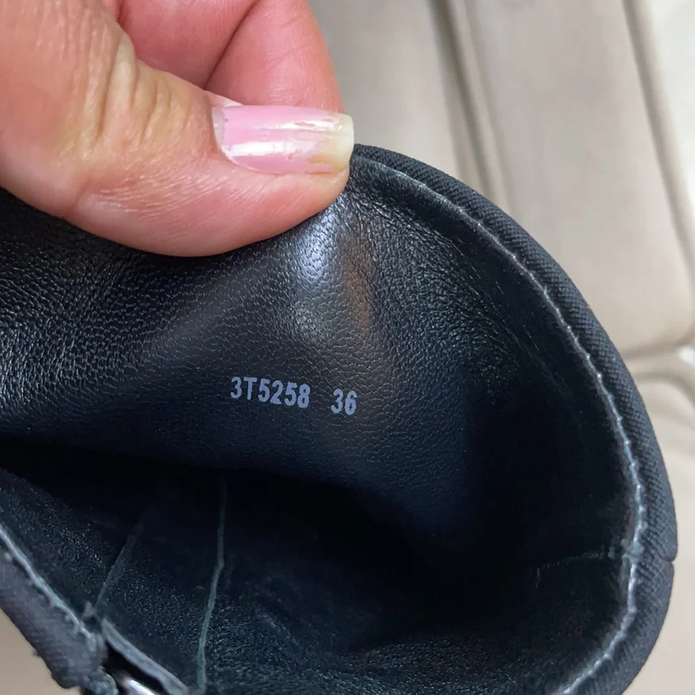 PRADA - Picture 7 of 15